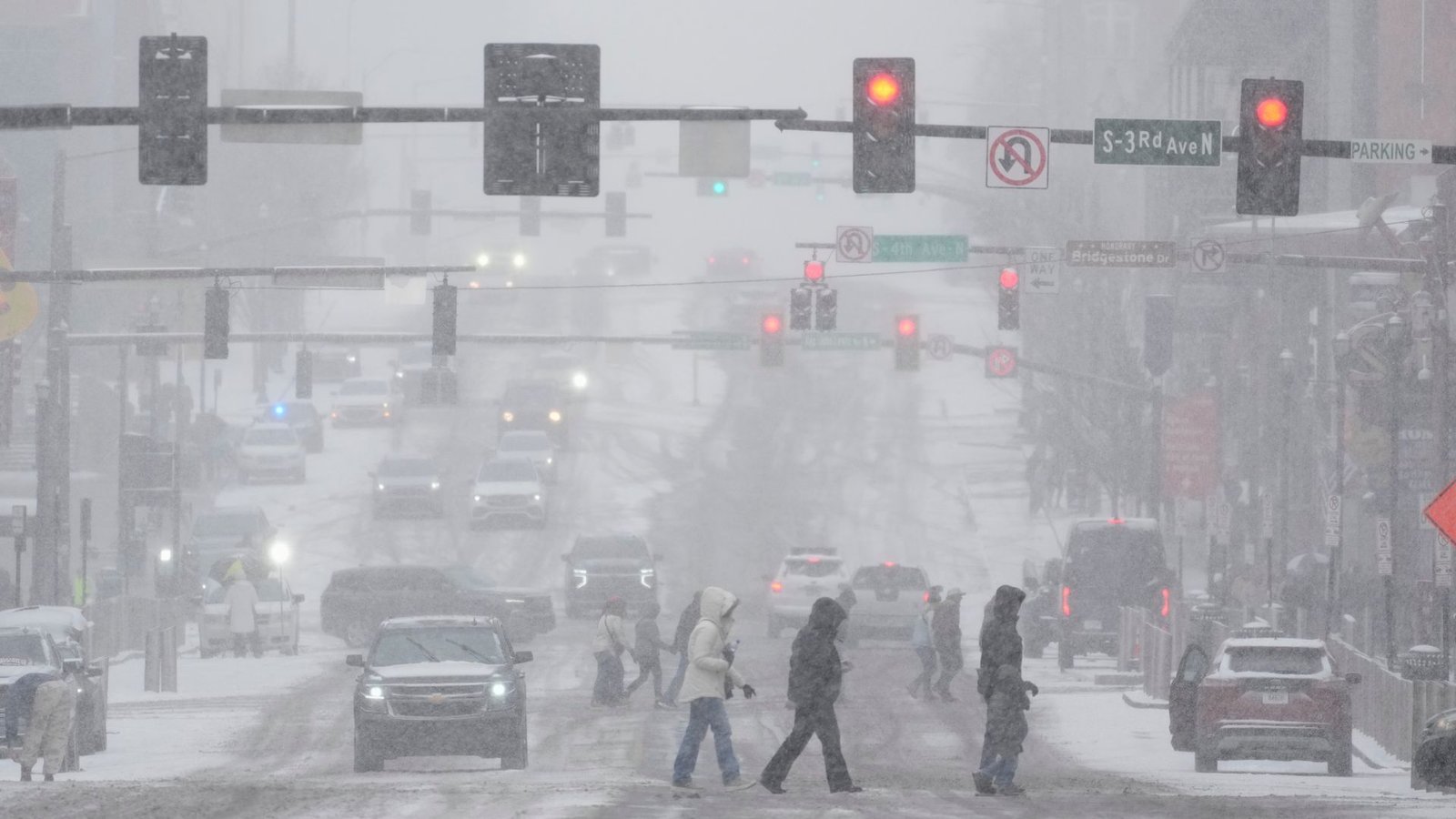 800,000 without power in US as storm stretches from Colorado to New England